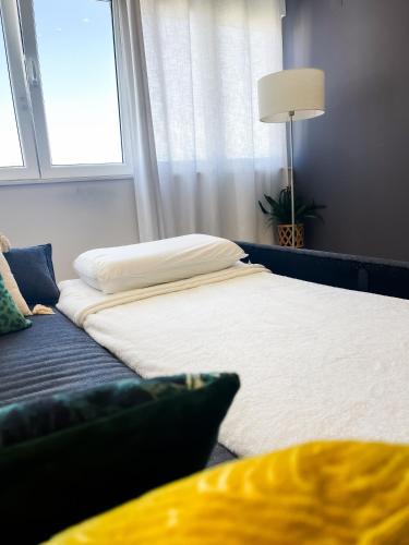 Ένα ή περισσότερα κρεβάτια σε δωμάτιο στο Airport Lisbon Guest House