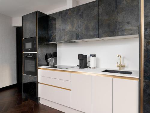 Sovo - Luxury Romantic WestEnd Apartment With Jacuzzi Spa Bath photo 25
