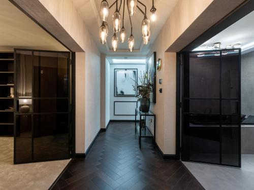 Sovo - Luxury Romantic WestEnd Apartment With Jacuzzi Spa Bath photo 9