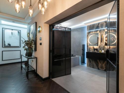 Sovo - Luxury Romantic WestEnd Apartment With Jacuzzi Spa Bath photo 5