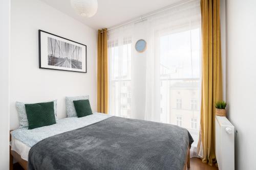 Postel nebo postele na pokoji v ubytování A.S. HOME Kościuszki Apartament dwupoziomowy