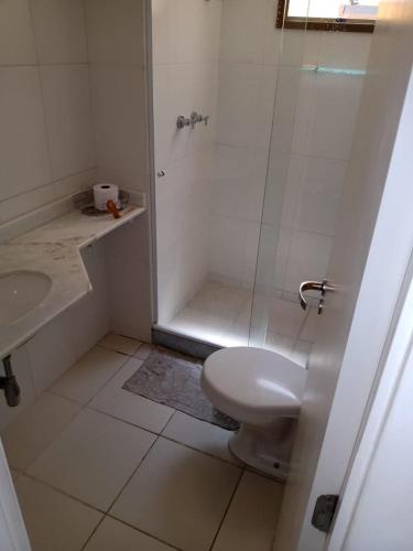 a bathroom with a shower and a toilet and a sink at Tranquilidade e diversão in Mangaratiba