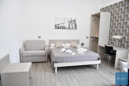 Ένα ή περισσότερα κρεβάτια σε δωμάτιο στο Di Vaio s Apartments adiacente metro Rione Alto