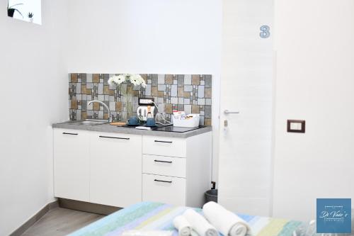 Ένα ή περισσότερα κρεβάτια σε δωμάτιο στο Di Vaio s Apartments adiacente metro Rione Alto