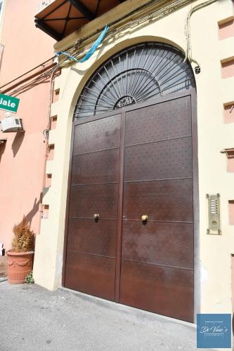 Η πρόσοψη ή η είσοδος του Di Vaio s Apartments adiacente metro Rione Alto