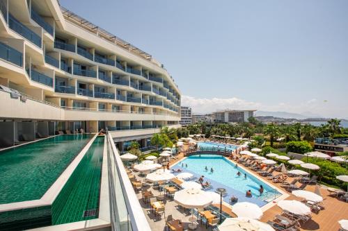 Blick auf den Pool im Hotel in der Unterkunft Selene Beach & Spa Hotel - Adult Only - Ultra All Inclusive in Avsallar