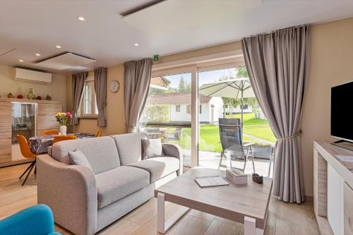 a living room with a couch and a table at Casa Marit in Westouter