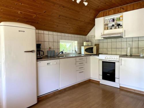 Kuchyň nebo kuchyňský kout v ubytování Vacation home on the Half island Helgenæs