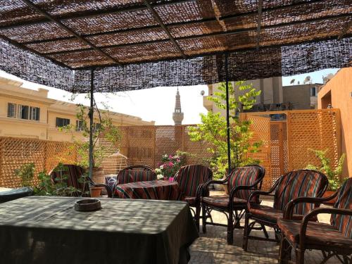 مطعم أو مكان آخر لتناول الطعام في Apartment on a rooftop in Downtown, Cairo