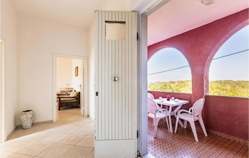 a dining room with pink walls and a table and chairs at Villa Sambuco in San Gervasio