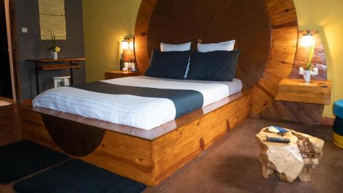 Una cama o camas en una habitación de SOUIMANGA-HOTEL