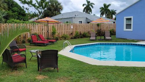 Πισίνα στο ή κοντά στο West Palm Beach Tropical Oasis