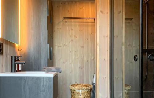 Kupatilo u objektu Nice Home In Veggli With Wi-fi