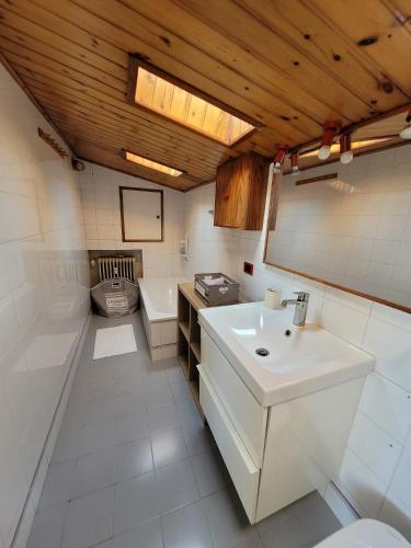 a bathroom with a sink and a tub and a toilet at Gabry House-Venezia Mestre in Zelo