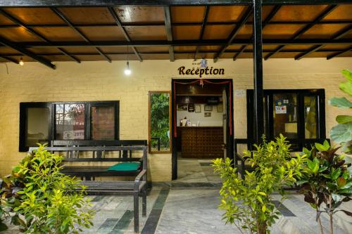 Galería fotográfica de Hotel Parkside & Swimming Pool-Between Greenery and Azure ,Your Perfect Retreat en Chitwan
