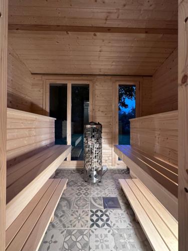 an inside view of a wooden cabin with a sauna at Saun ööbimisega in Vehendi