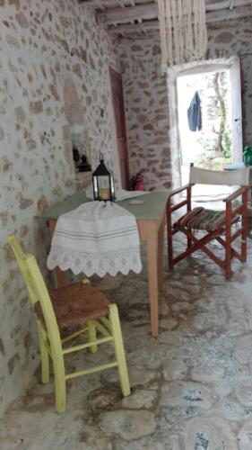Foto dalla galleria di Ξενώνας "Alexandra's Coffee House" a Volímai