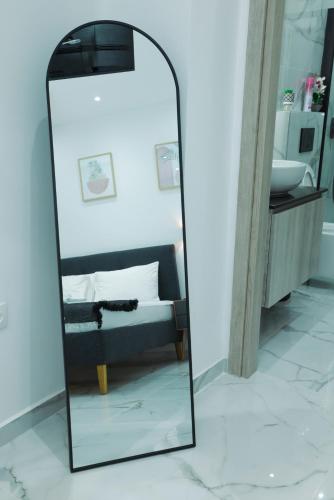 Ein Badezimmer in der Unterkunft Apollo 2 bd Jacuzzi Suite