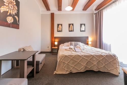 a bedroom with a bed and a table in a room at Willa Krokowa nad morzem in Karwieńskie Błoto Pierwsze