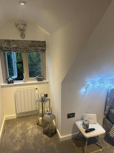 a living room with a couch and a table at Cozy 1 bed Urban Haven in Swithland