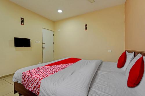 Voodi või voodid majutusasutuse Super Hotel O Indra Suites toas