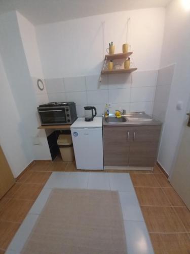 Η κουζίνα ή μικρή κουζίνα στο Apartman Dujaković