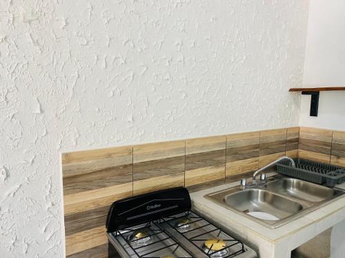 Hostal El Pasoにあるキッチンまたは簡易キッチン