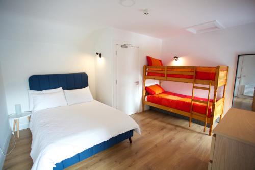 Una cama o camas en una habitación de Rock House Sligo