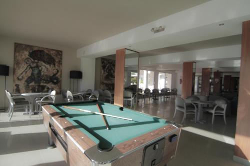 a pool table in the middle of a room at BQ Apolo Hotel in Can Pastilla