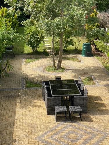 Zahrada ubytování Stunning Modern Cozy 5 star 3 bedroom house-Free Parking Greater London Metro Stations hosted by Tony