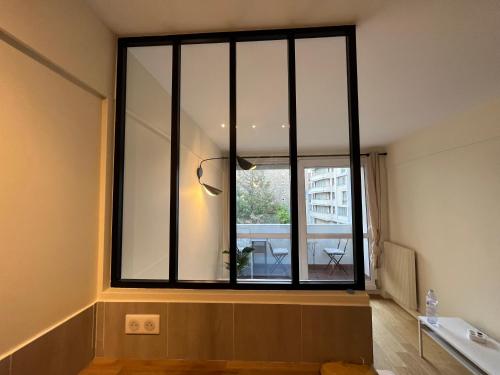 Studio with Balcony 800m to Trocadéro and Tour Eiffel