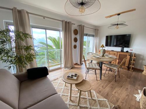 a living room with a couch and a table at Apartamento Raposo in São Roque