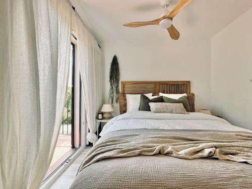 The Golden Oak in Calella Centre - 100m from beach