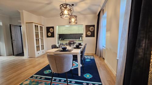 Χώρος καθιστικού στο DREAMZzz 130m2 Designerwohnung mit 2 Bädern Gera