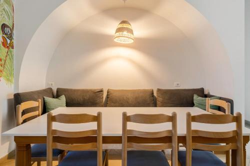 a dining room with a table and a couch at Hostel Hasta La Vista in Sarandë