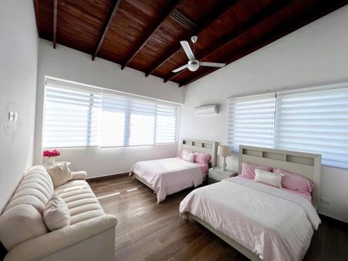 Postel nebo postele na pokoji v ubytování Villa Panorámica, Jarabacoa