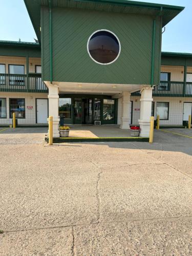 a building with a green building with a circular window at Goodknight Inn in Lloydminster