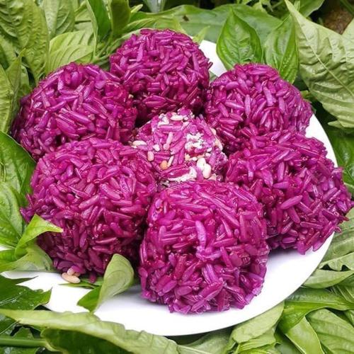 a pile of purple cabbage on a white plate at Homestay Chinh Bi in Yên Bái