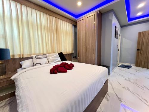 Postel nebo postele na pokoji v ubytování Ratsamee poolvilla K