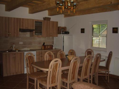 A kitchen or kitchenette at Privat Mikyska