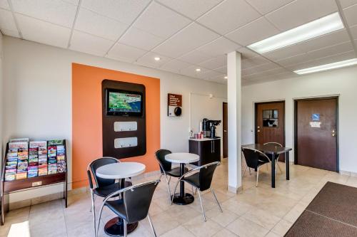 a waiting room with two tables and chairs in an office at Motel 6-Albert Lea, MN in Albert Lea