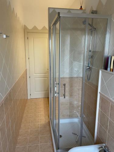 a shower with a glass door in a bathroom at Casa Bucciarelle in Casoli
