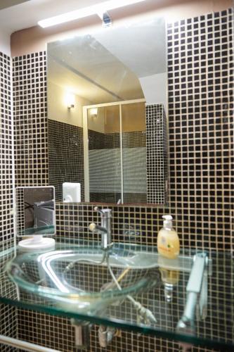 Ένα μπάνιο στο Luxury Karfas House