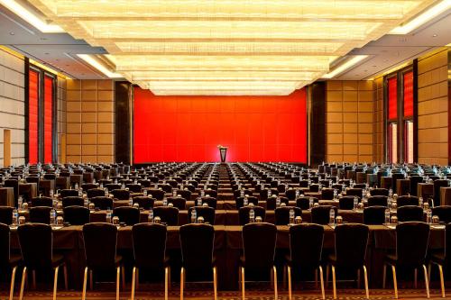an empty conference room with a table and chairs at Le Méridien Qingdao l Instagrammable l CBD l Nearby seaside,nearby May 4th Square in Qingdao