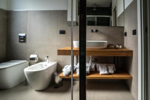 a bathroom with a sink and a tub and a toilet at Virdamuri - Etna Country Resort in Giarre