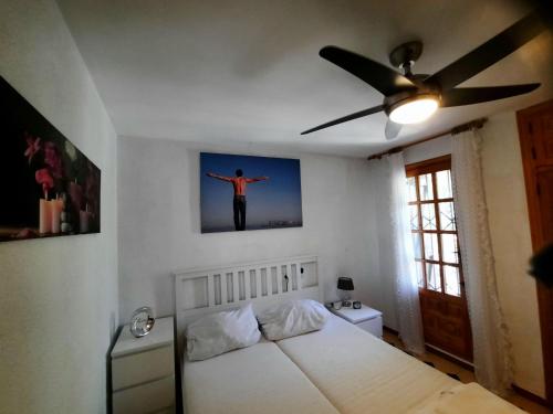 a bedroom with a bed and a ceiling fan at Casa Blanca in Alcossebre
