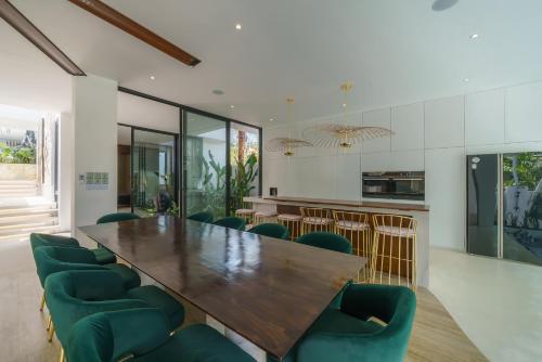 Casa Infinito - Resort Style 8 Bedroom Villa in Canggu