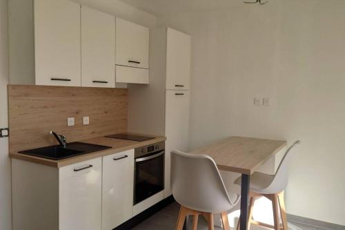 Dapur atau dapur kecil di Appartement de la tour