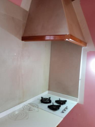 a kitchen with a stove top oven in a room at Mar de flores in Vega de San Mateo