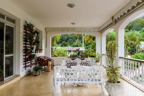 Taman di luar Bela's Suítes- 60 m da praia de Barequeçaba